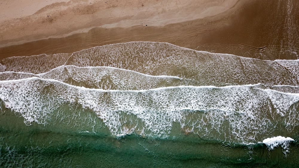 ocean waves on seashore at daytime