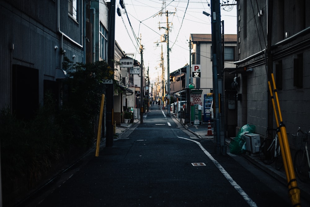 gray concrete street