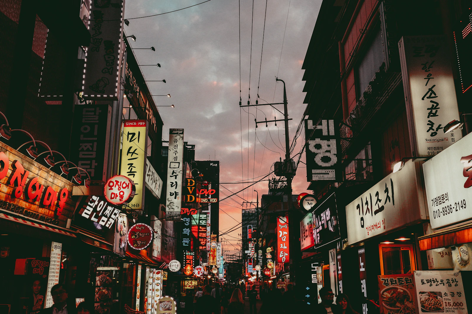 Suasana kota Seoul yang dapat dijelajahi dalam itinerary wisata edukatif Korea