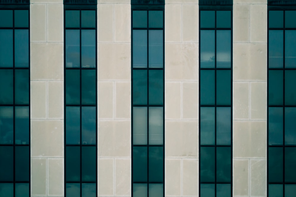 Bâtiment en béton beige