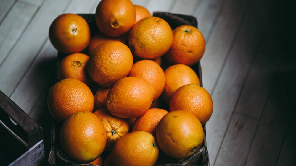 bunch of orange fruits