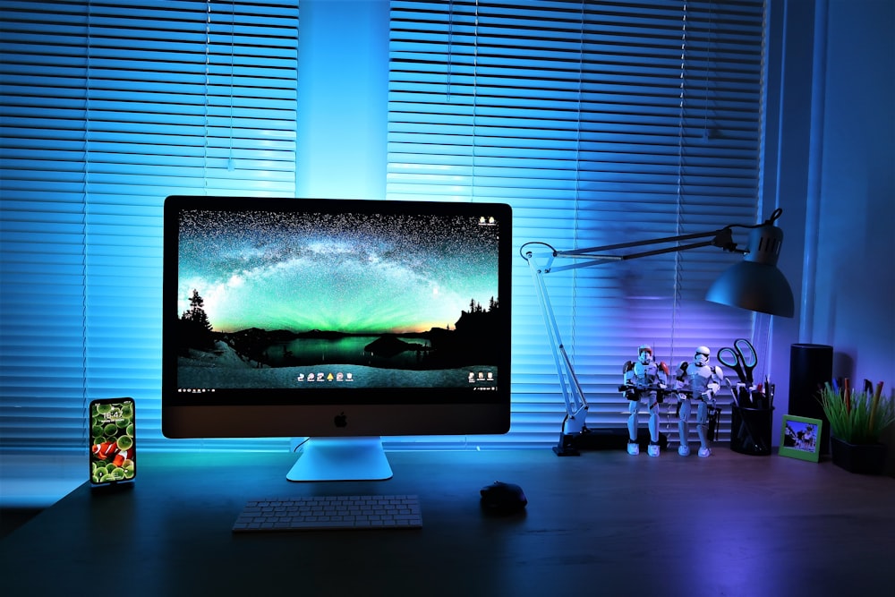 silver iMac showing desktop