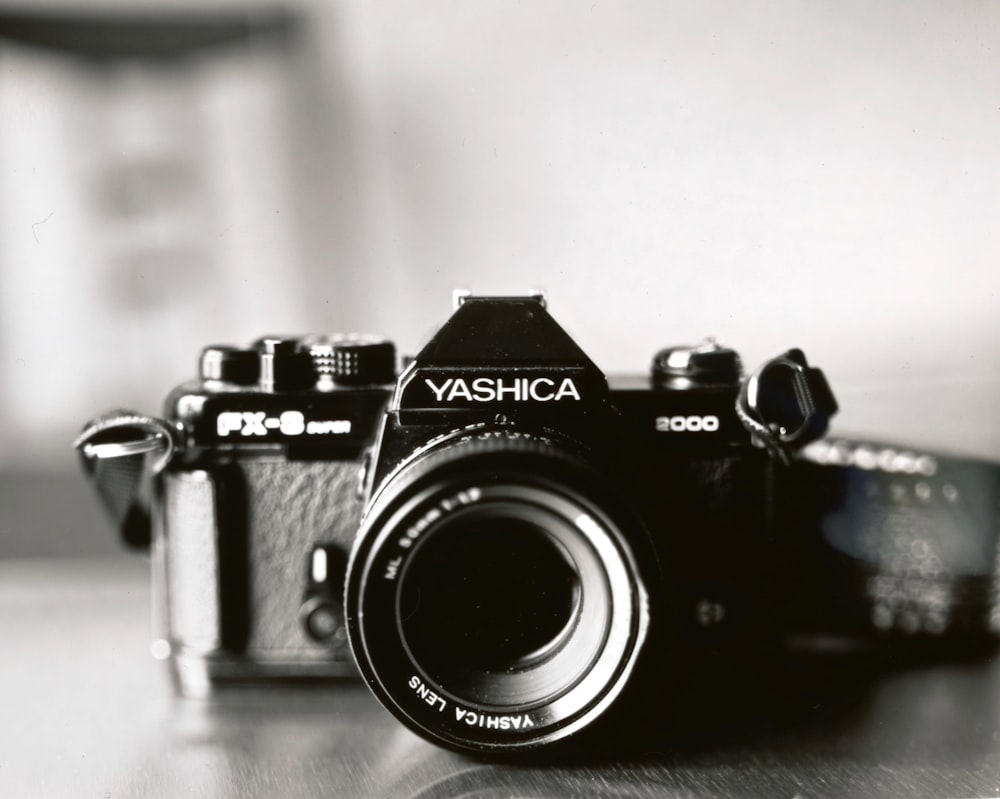 grayscKyocera Yashica FX-8 2000 카메라의 판매 사진