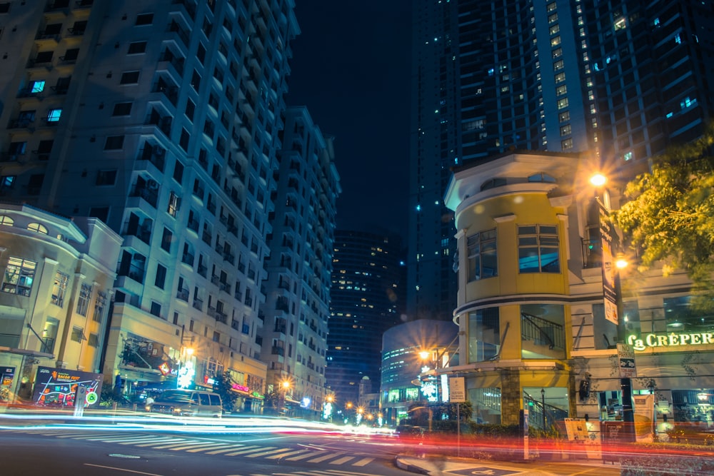 Ciudad vacía por la noche