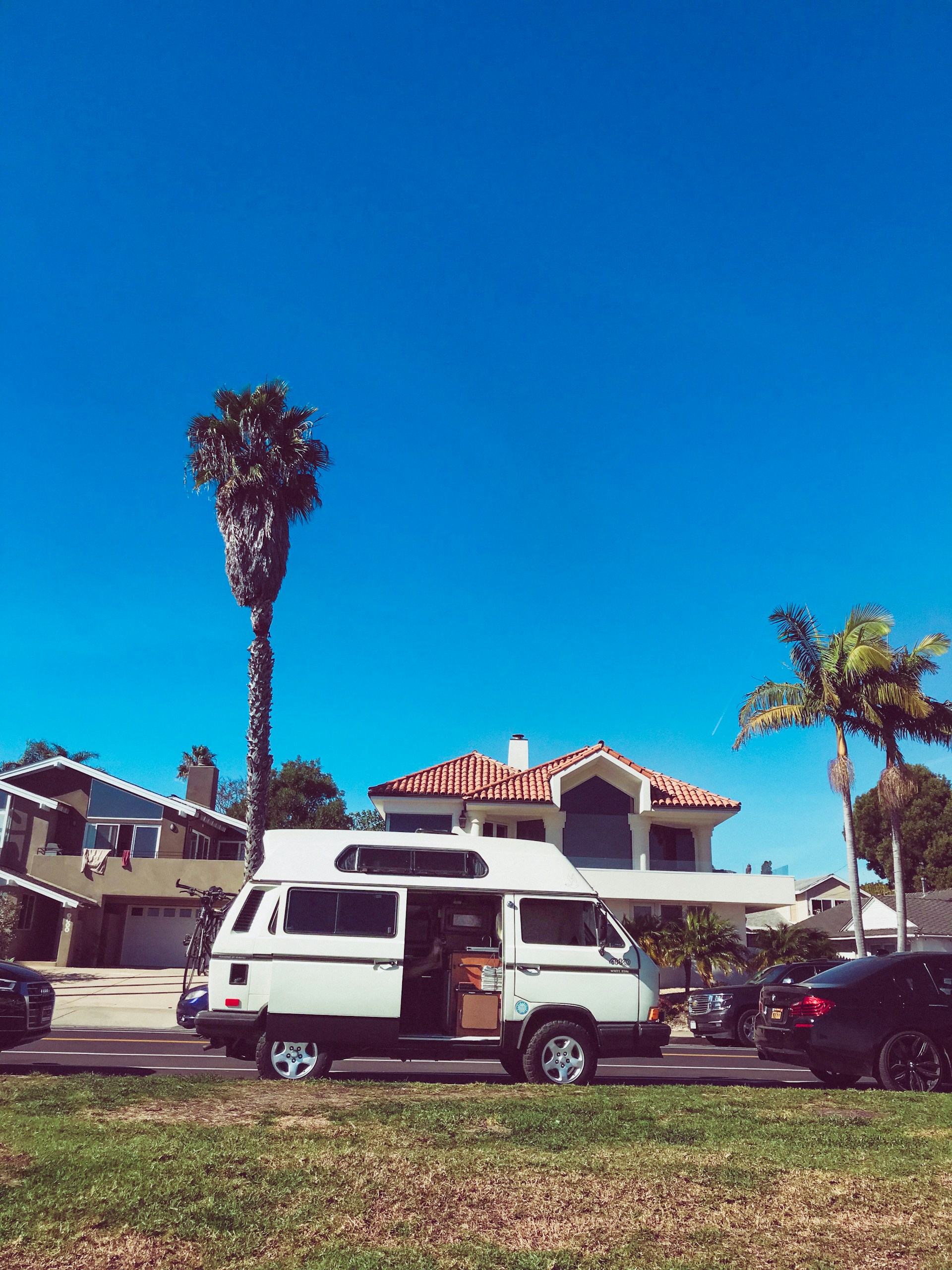black and white bed linen