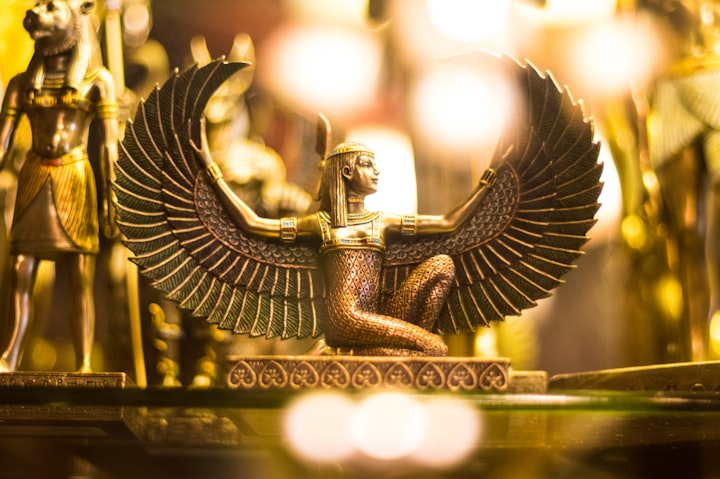 A golden sculpture of an Ancient Egyptian Queen