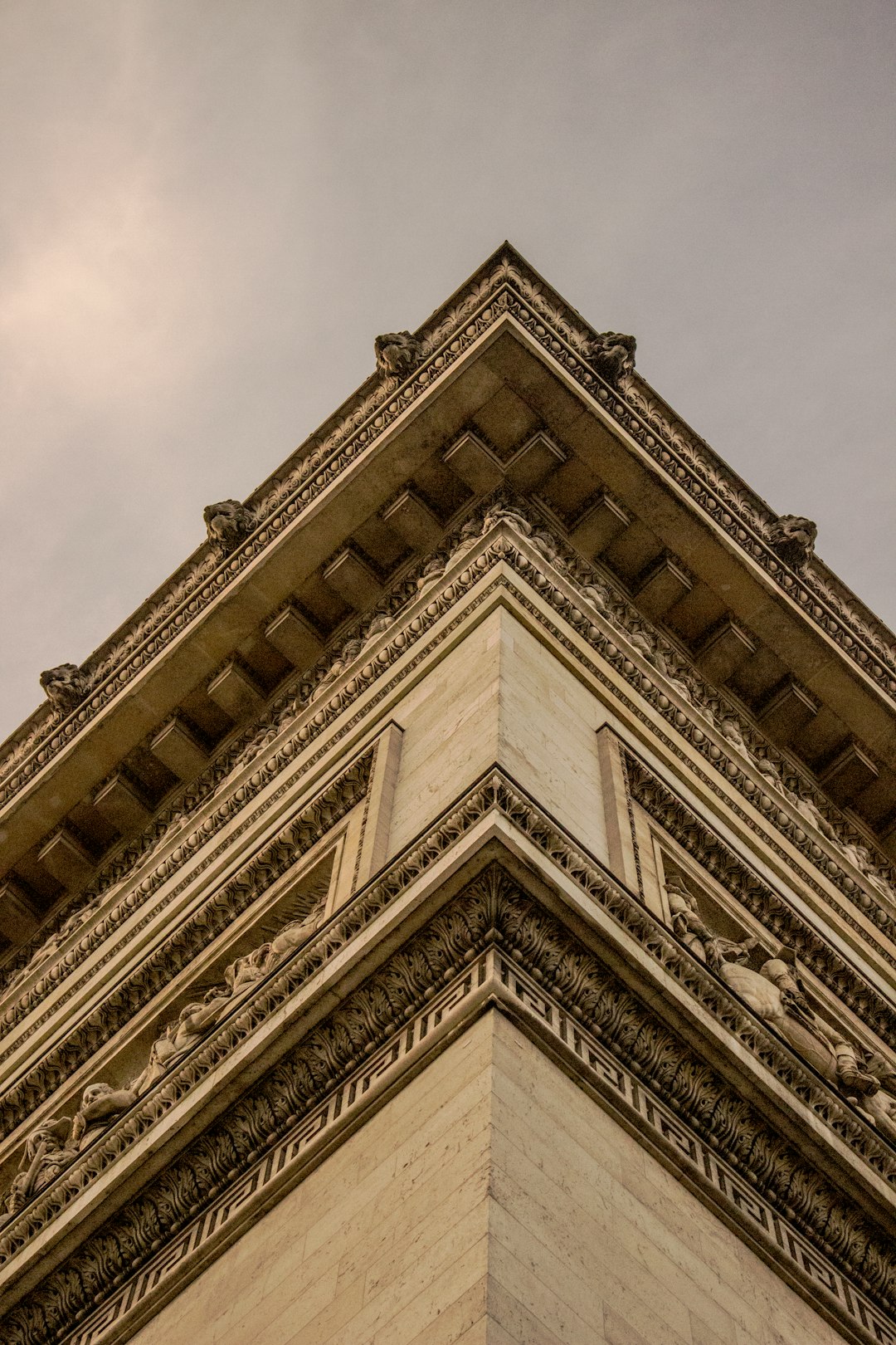 travelers stories about Landmark in L'Arc de Triomphe de l'Etoile, France