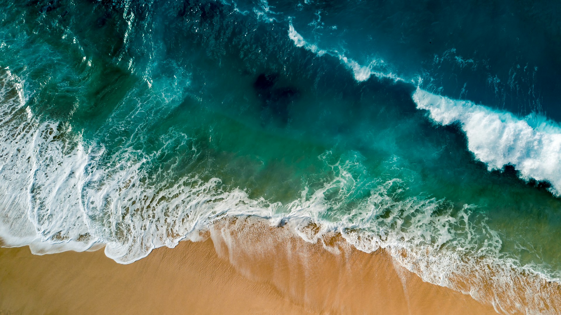 sea waves on brown shore at daytime
