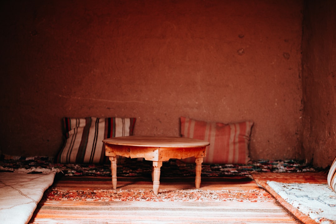 round table near wall- carpet shampooing