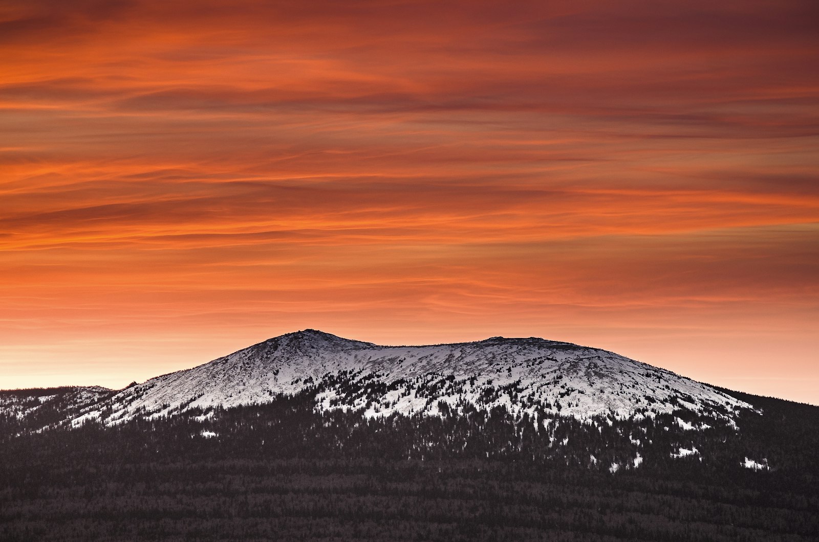 Nikon D7000 + Nikon AF-S Nikkor 24-120mm F4G ED VR sample photo. Mountain alps with orange photography