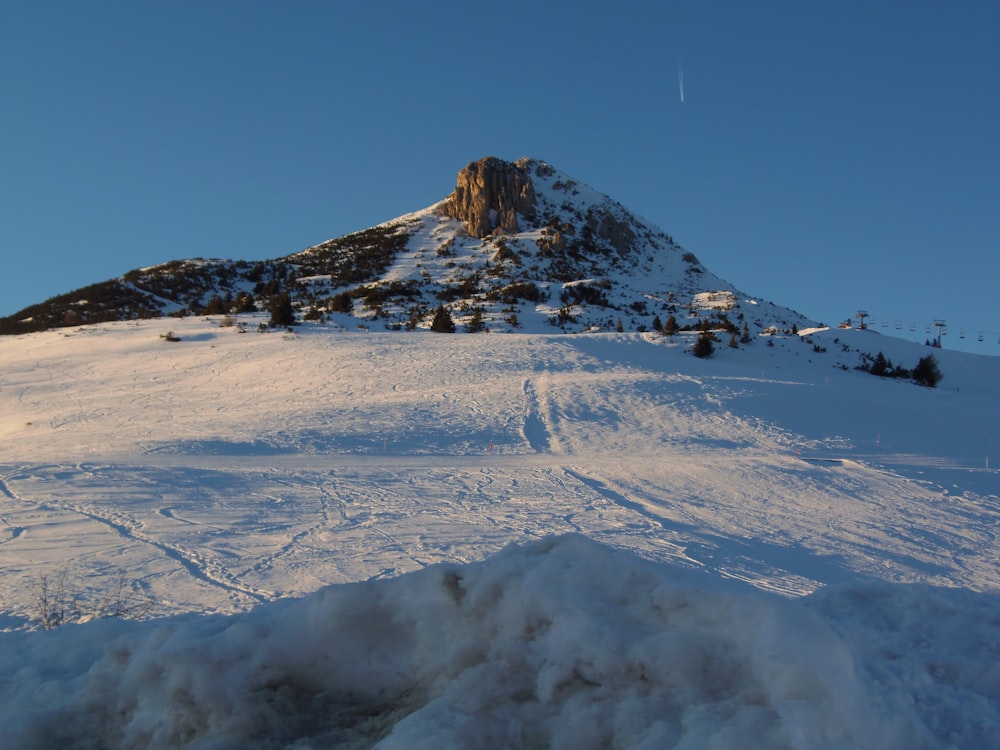 Landschaftsfotografie eines schneebedeckten Berges