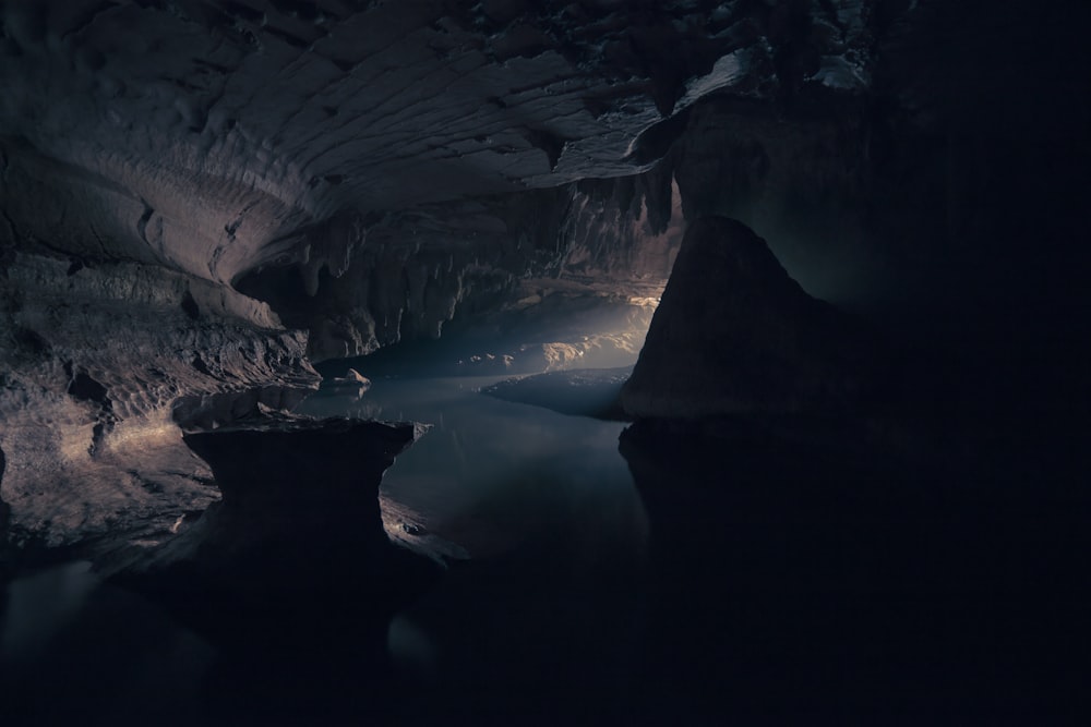 50,000+ Dark Cave Pictures | Download Free Images on Unsplash