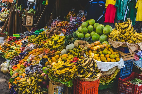 Bunch of fruit display on basket — Antigua, Guatemala