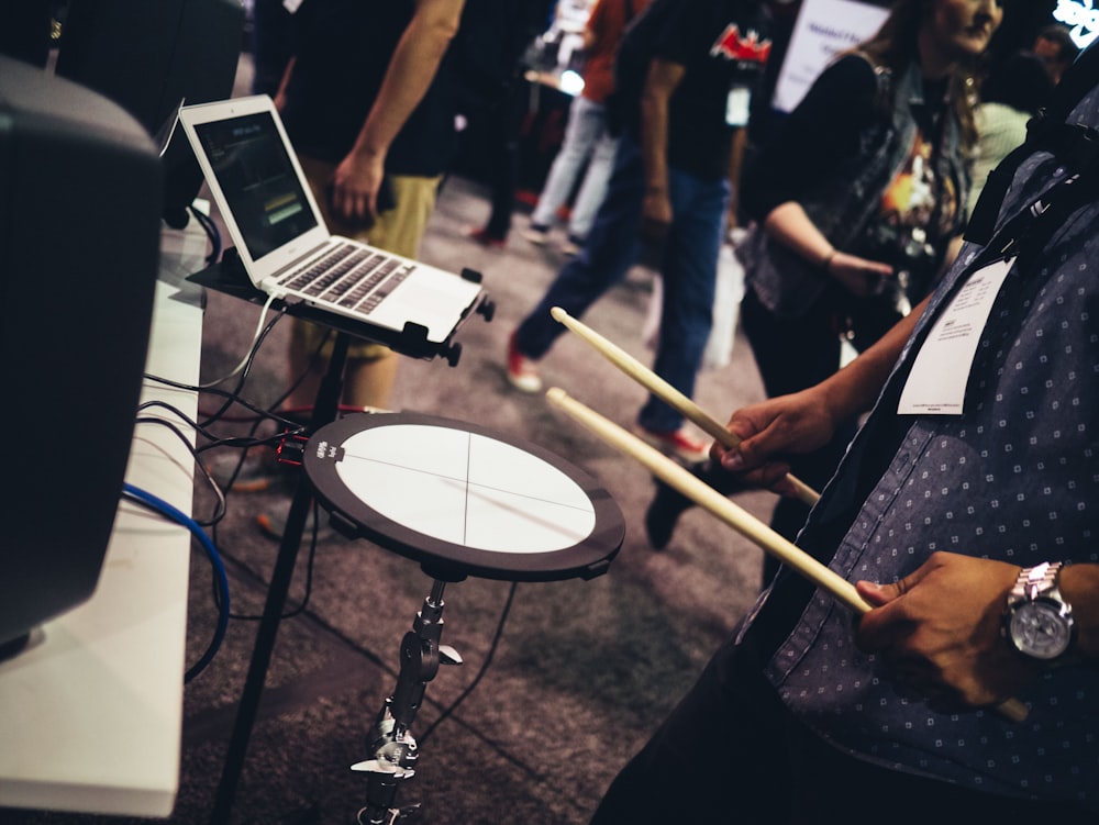 person playing drum during daytime photo