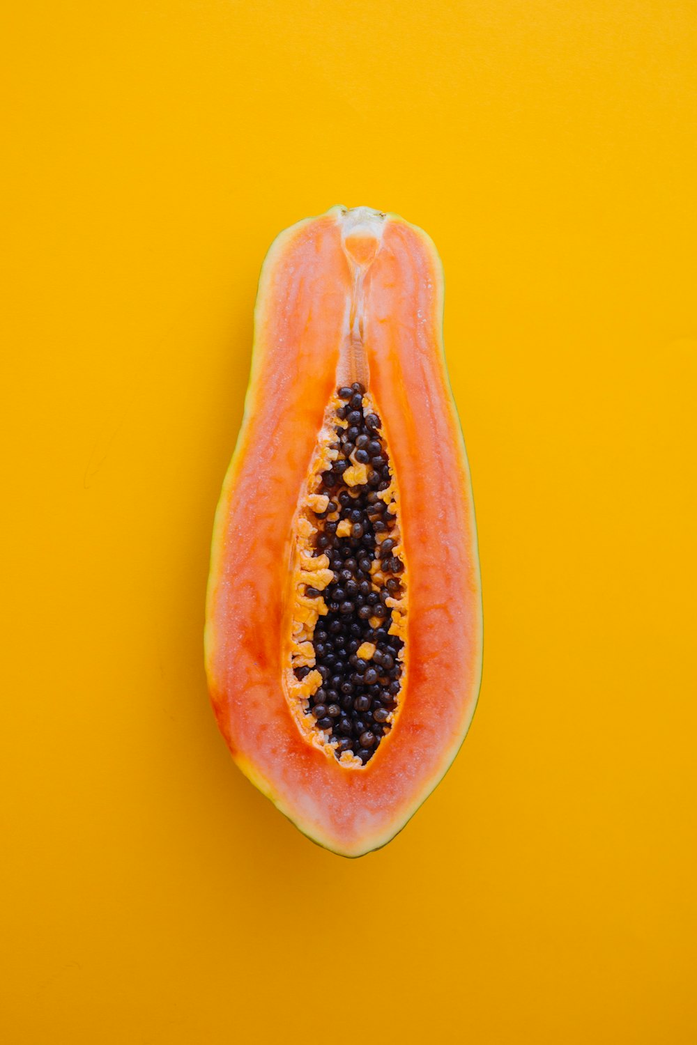 Papaya in Orangenscheiben geschnitten