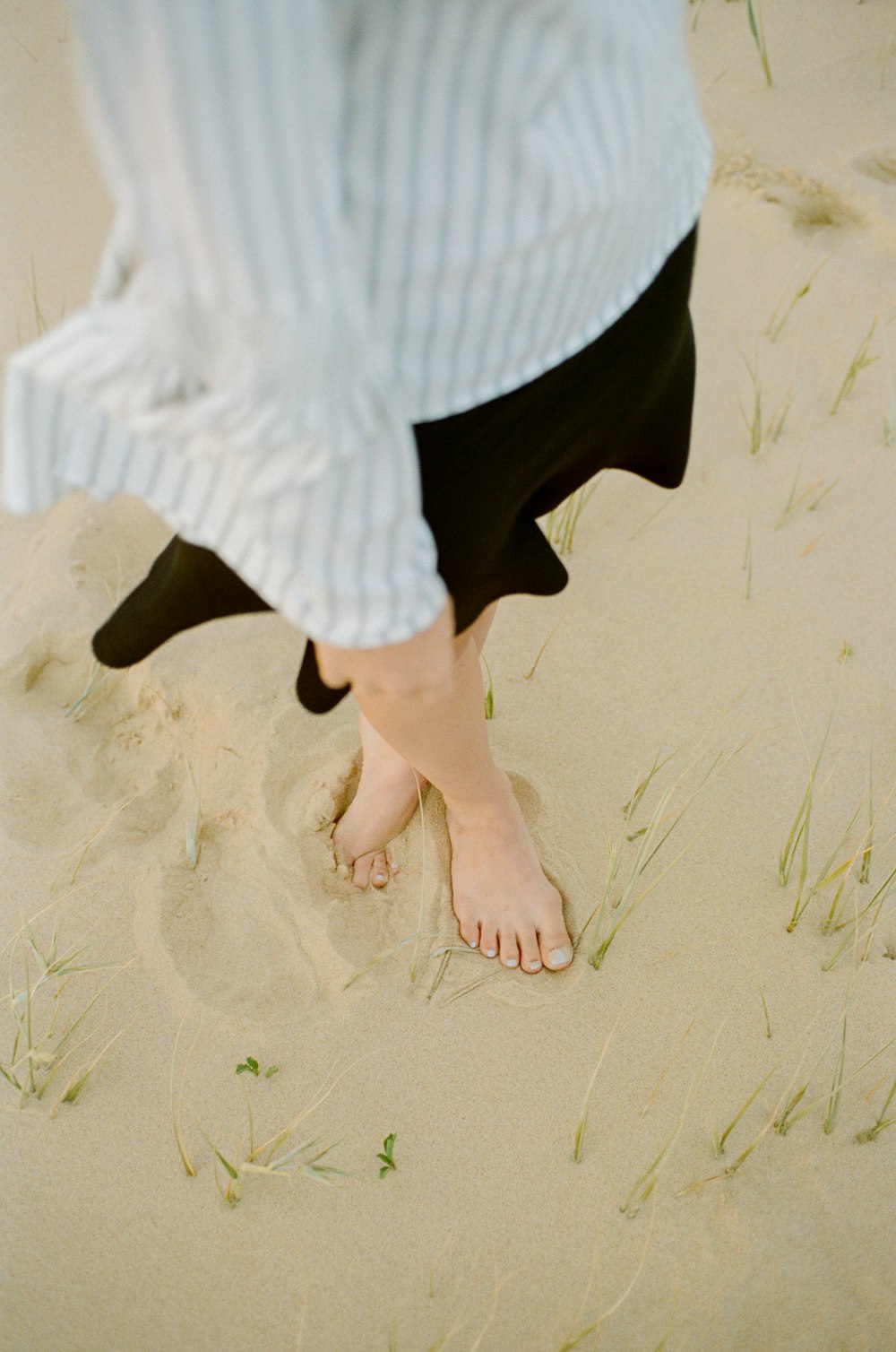 woman wearing white top and black skirt