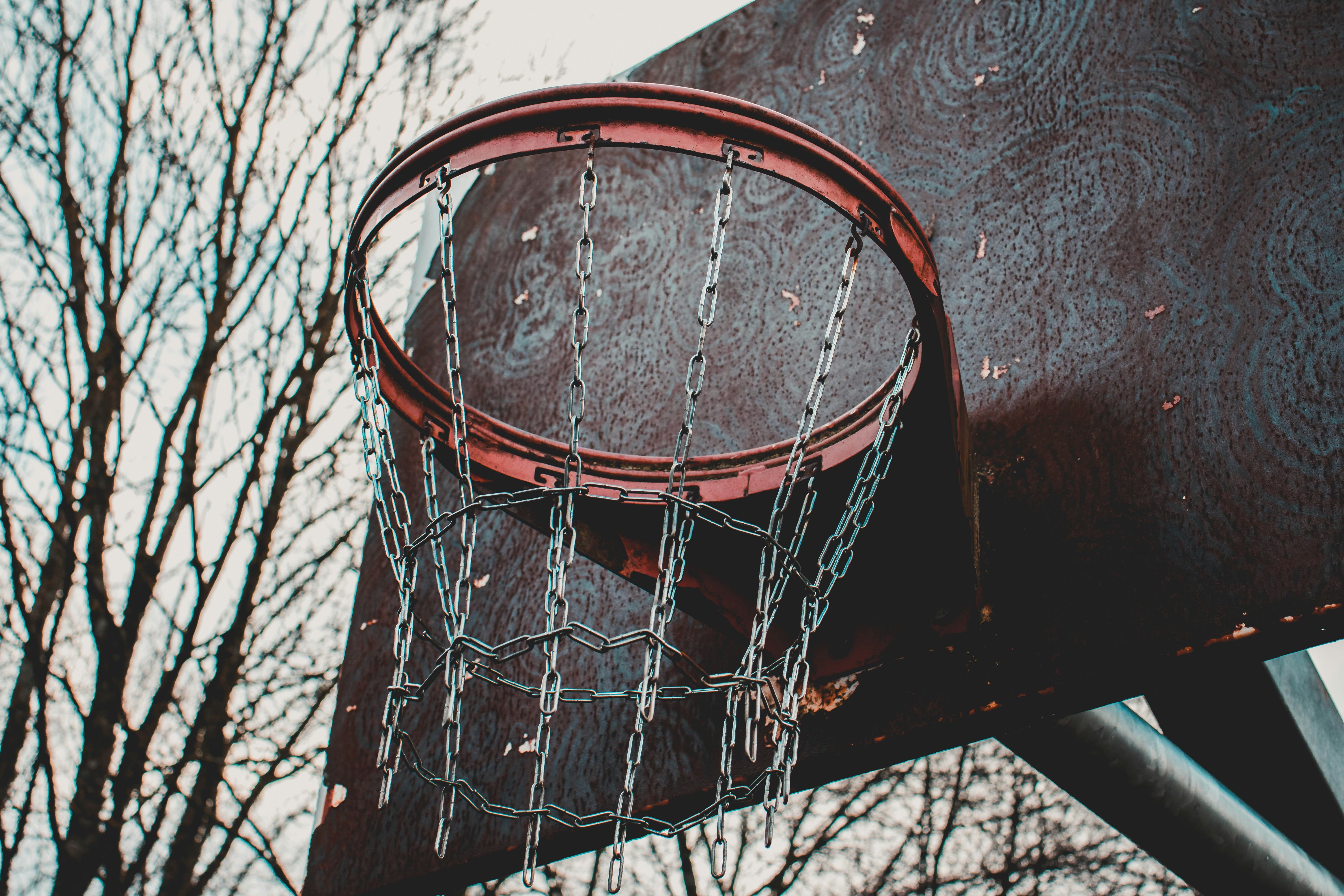 https://images.unsplash.com/photo-1517320196996-00b476093afb?ixid=M3w2MjYzNjJ8MHwxfHNlYXJjaHw2fHxlYXRlcnRhaW5tZW50JTIwY2hhaW5zfGVufDB8MHx8fDE3MjQxOTMxODV8MA&ixlib=rb-4.0.3