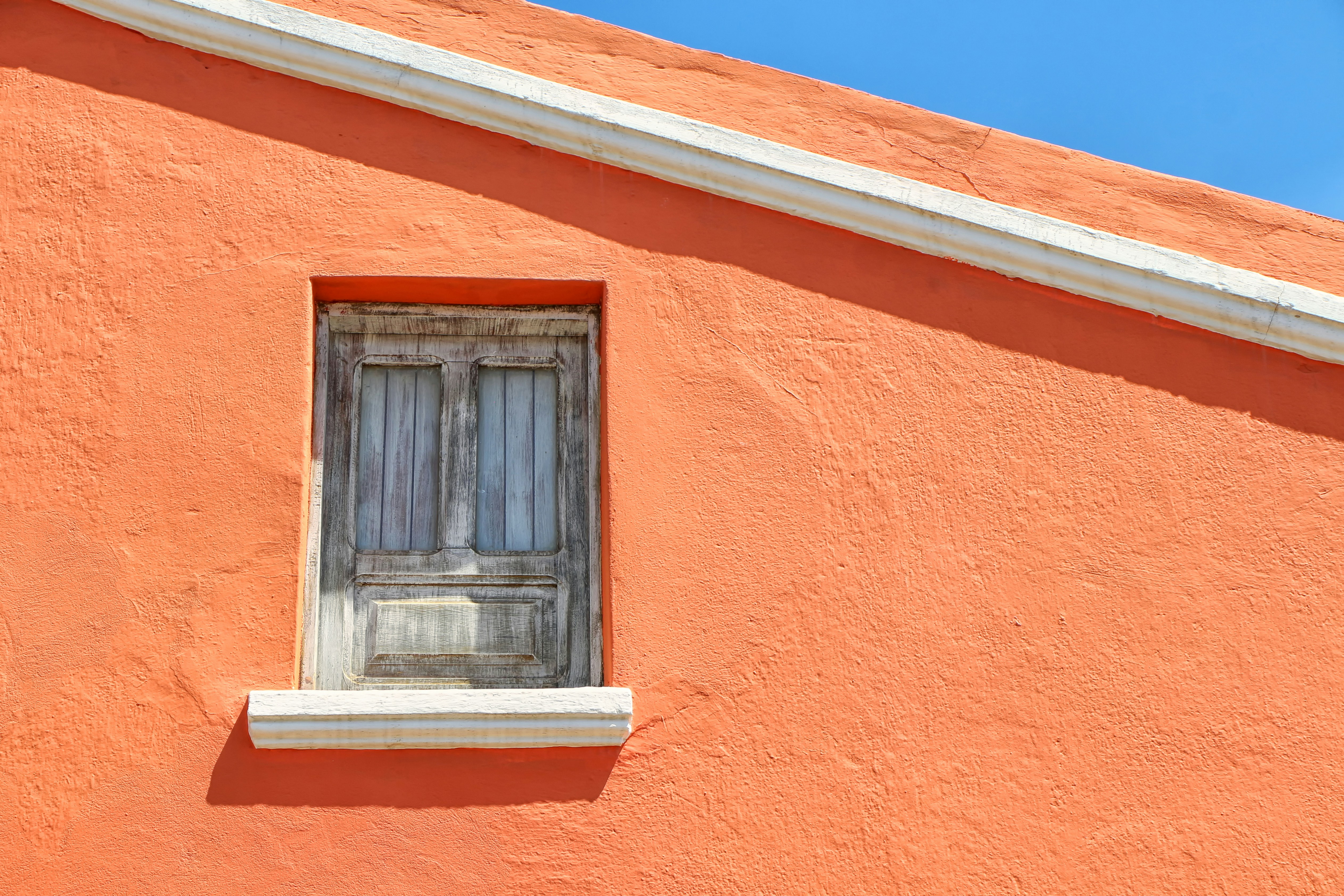 a home with windows closed on a sunny day - allergen control salina ks