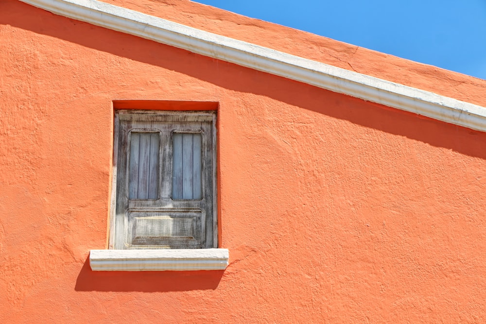 Selektive Fokussierung des Fensterschlusses am Tag