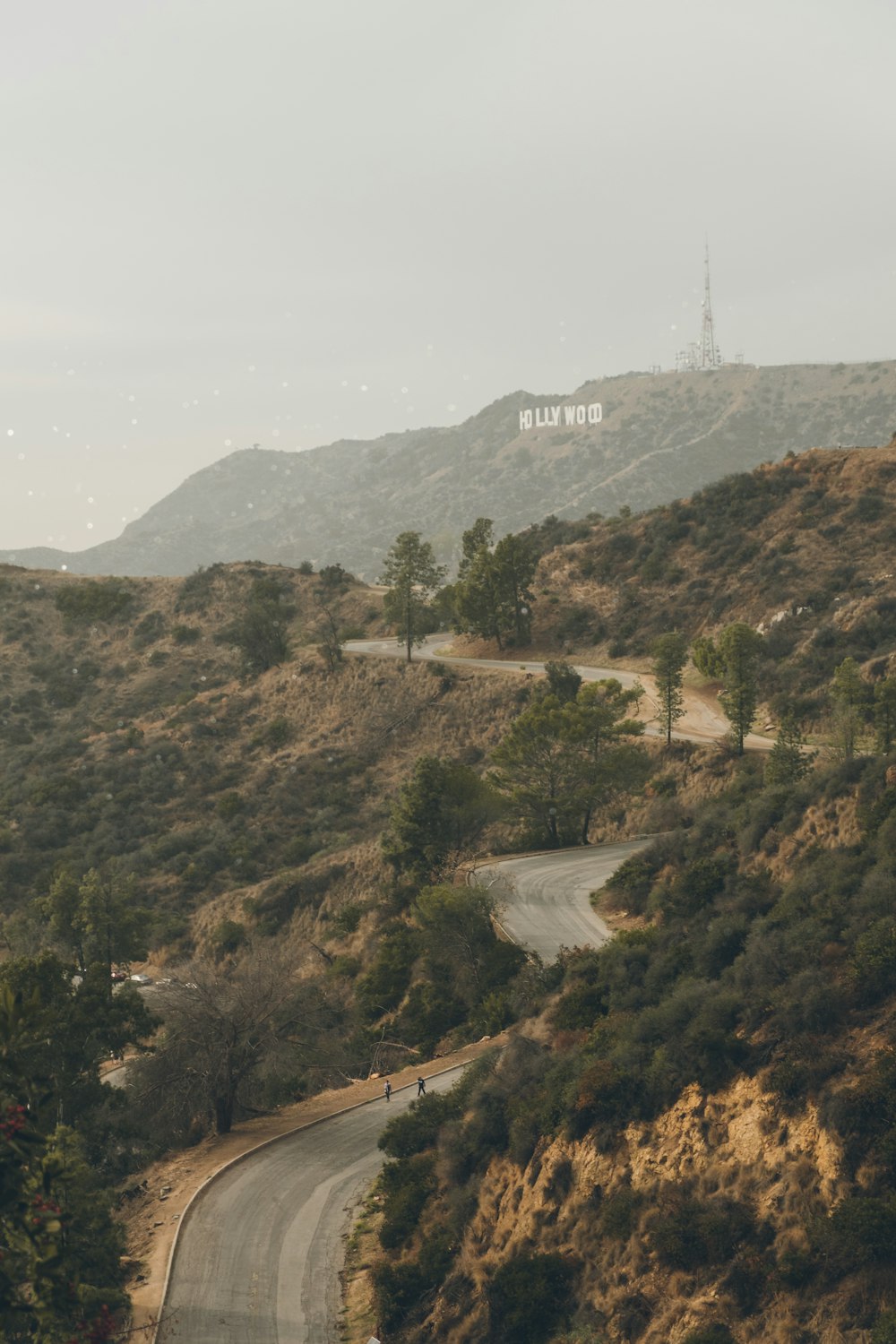 veduta aerea della strada asfaltata a Hollywood