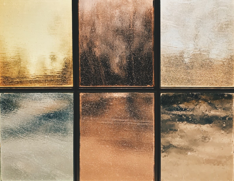 Assortiment gekleurde glas-in-lood stukken