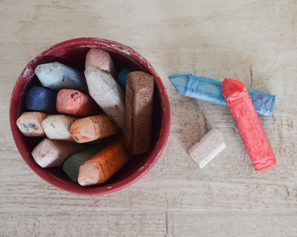 assorted-color crayons in cup