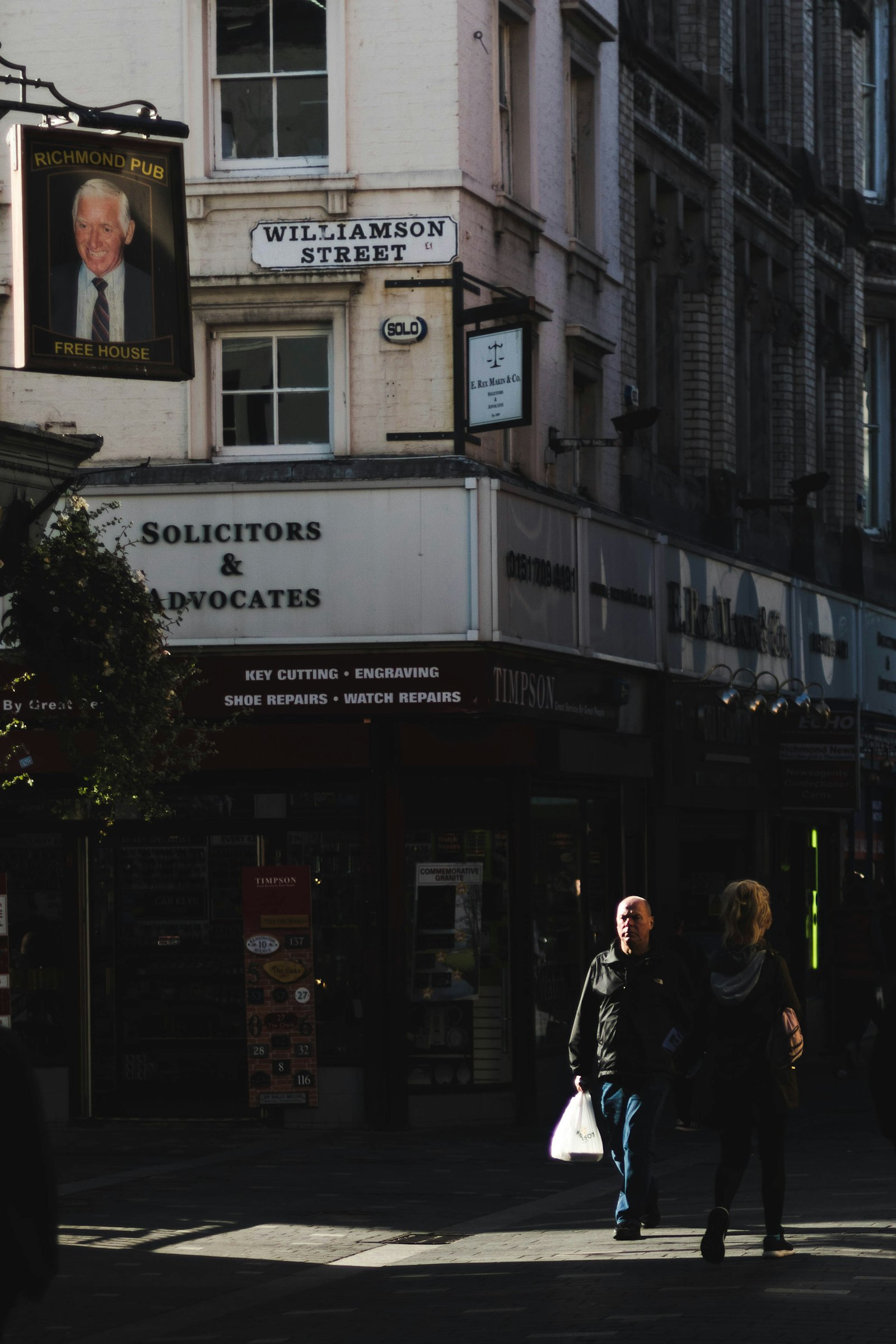 Canon EOS 760D (EOS Rebel T6s / EOS 8000D) + Canon EF 50mm F1.8 STM sample photo. Man and woman walking photography