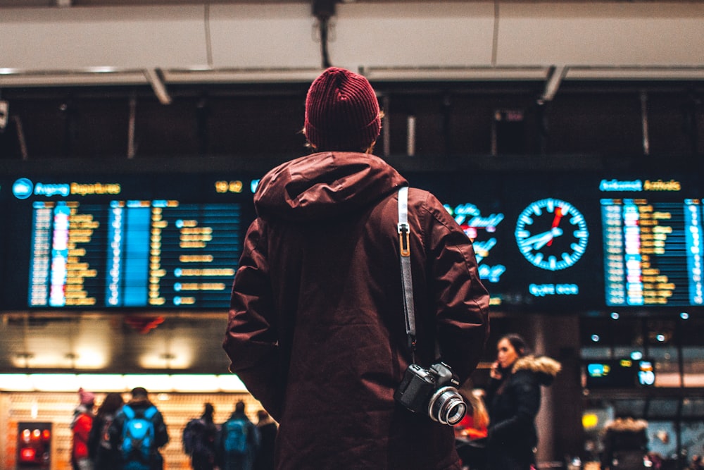 person looking up to the flight schedules