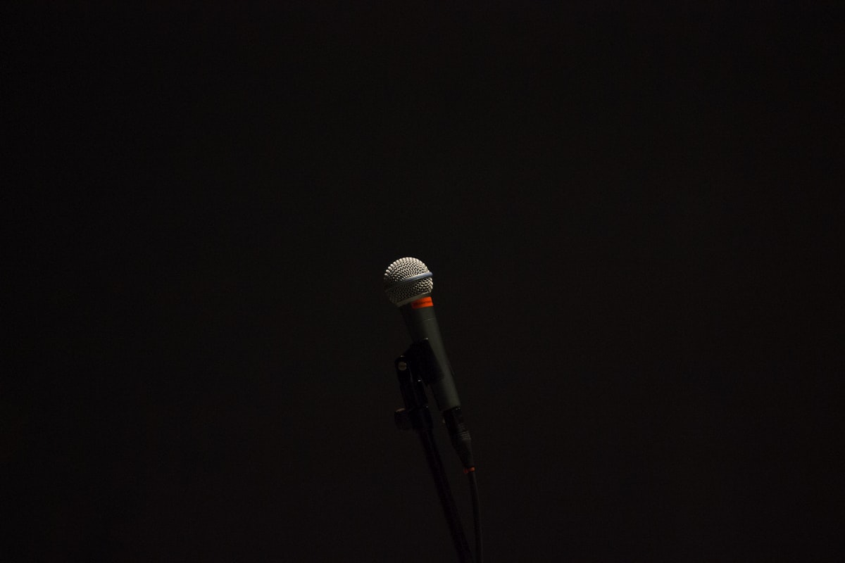 Hablar Mucho No Es Poder: Es Vacío