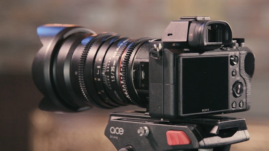 black DSLR camera on black tripod