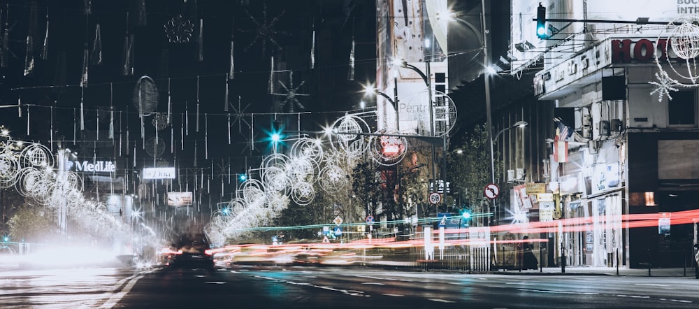 time-lapse de voiture sur la route