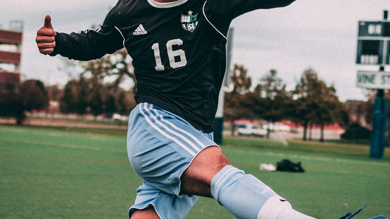 বার্সেলোনার জয়ে মেসির জোড়া গোল