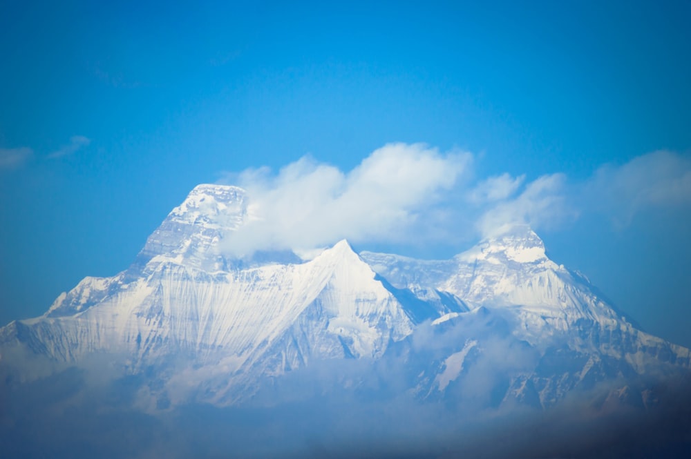 photo de paysage de montagne avec de la neige
