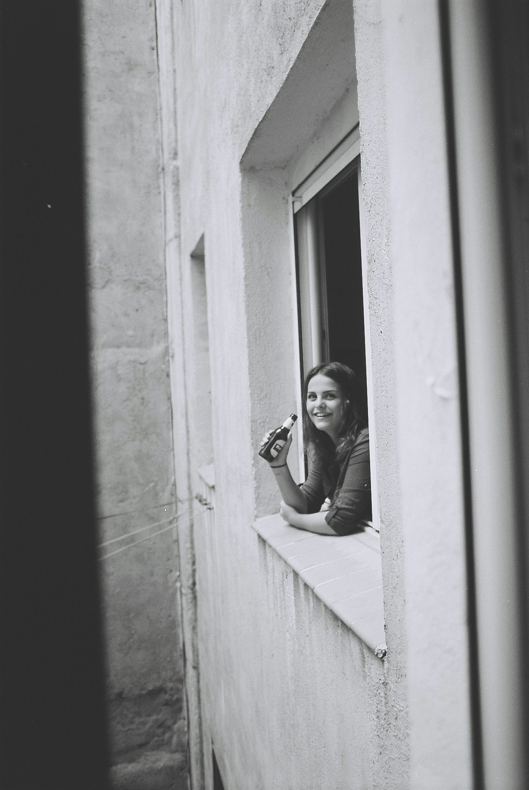 I was recently moved to Madrid and I was sharing a flat with some German people. From my room’s window I saw a girl drinking a beer and I started to talk with her. I found her so interesting, and although I had know her that moment, I asked her if I could take a photo.