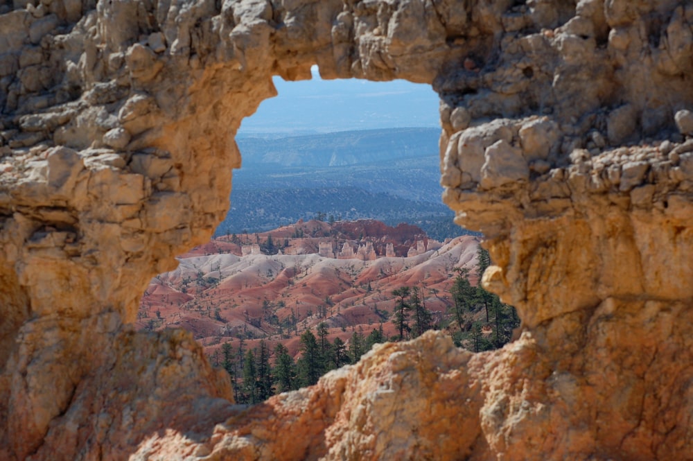 closeup photo of arch rock