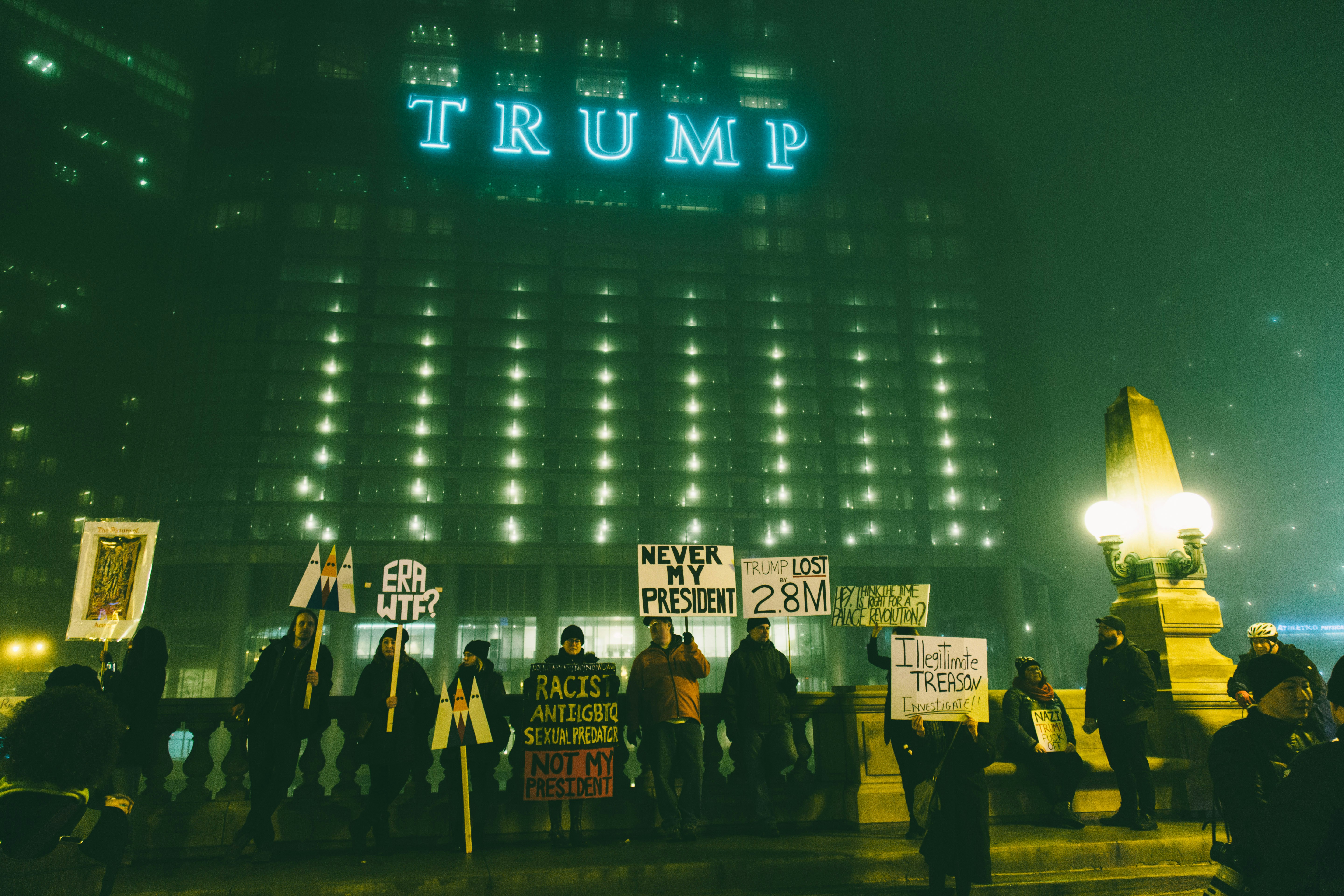 https://images.unsplash.com/photo-1517520246301-679376549f56?ixid=M3w2MjYzNjJ8MHwxfHNlYXJjaHw5fHxUcnVtcCUyME9yZ2FuaXphdGlvbnxlbnwwfDB8fHwxNzQ4NjAxMDExfDA&ixlib=rb-4.1.0