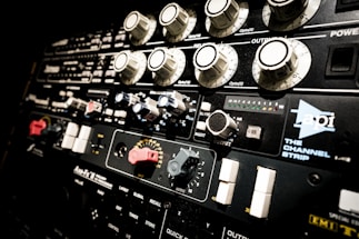 black audio equalizer