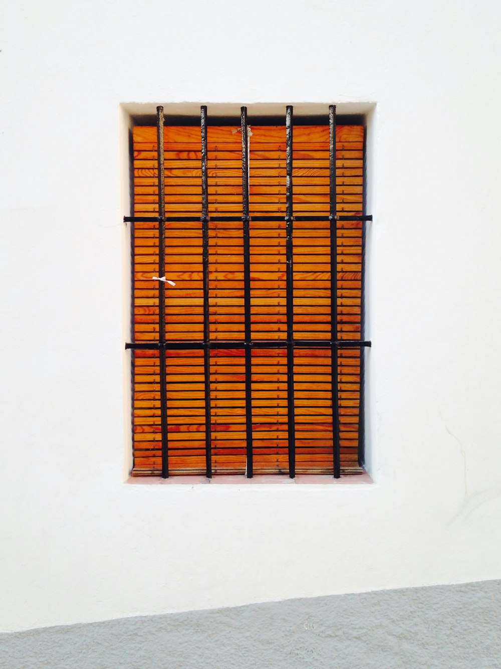 Cadre de fenêtre en métal noir