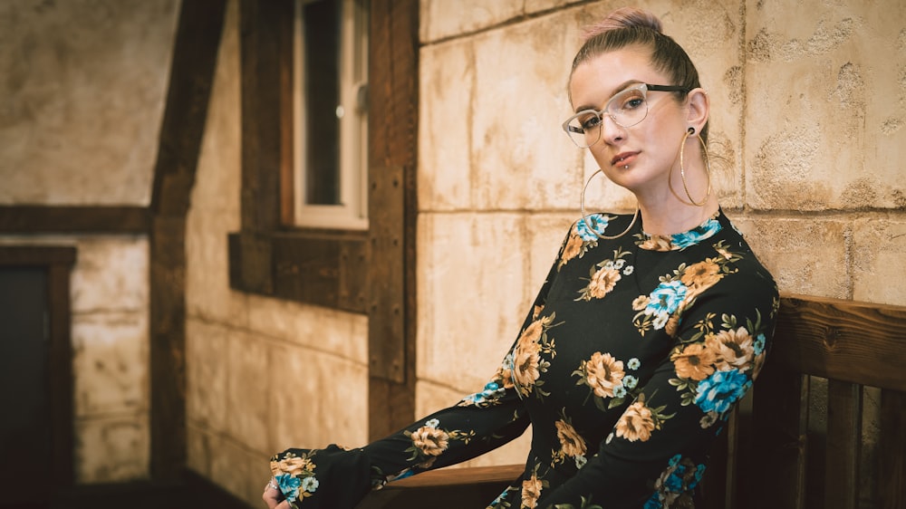 woman wearing black and brown floral long-sleeved top