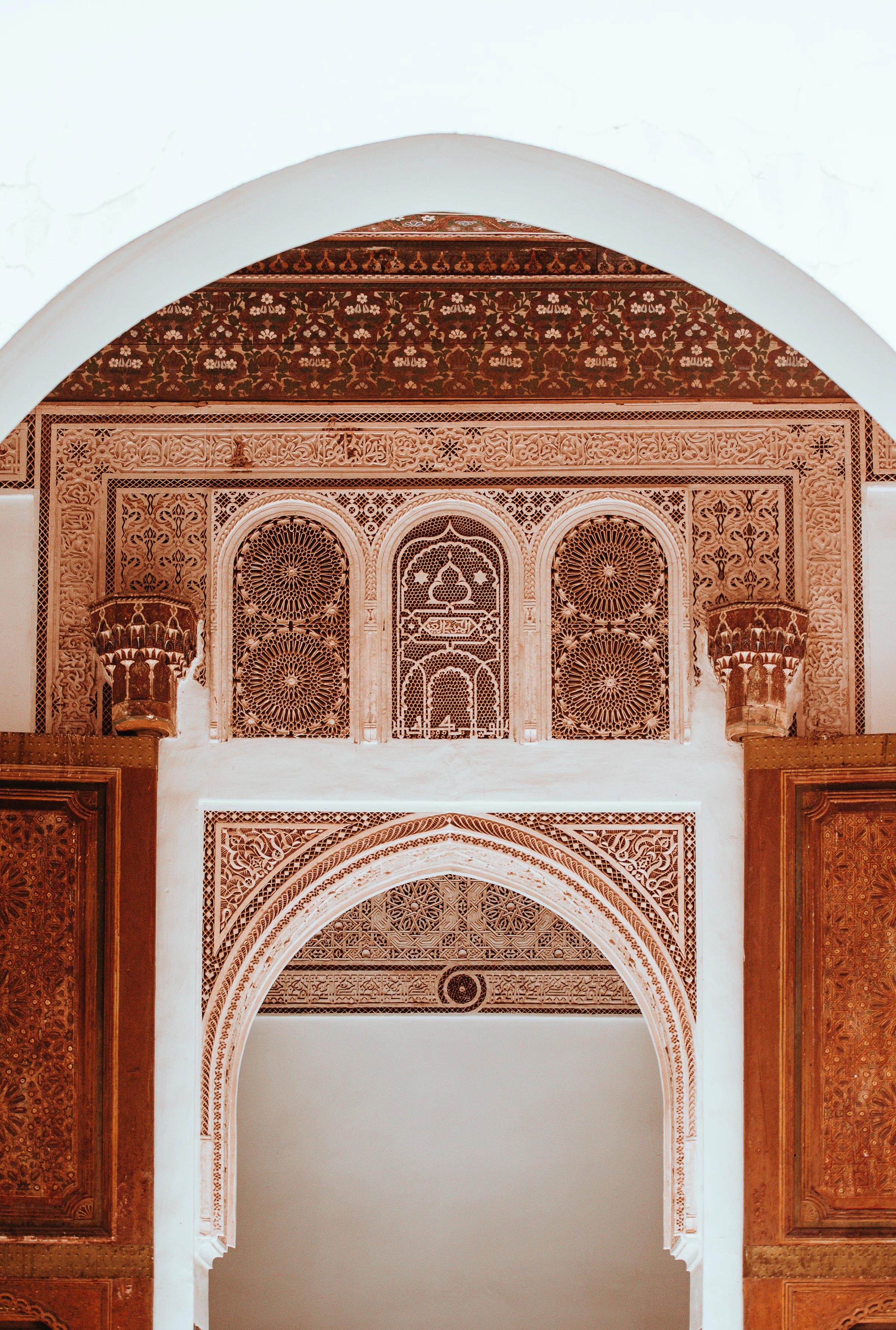Plâtres sculptés et boiseries d’un palais marocain