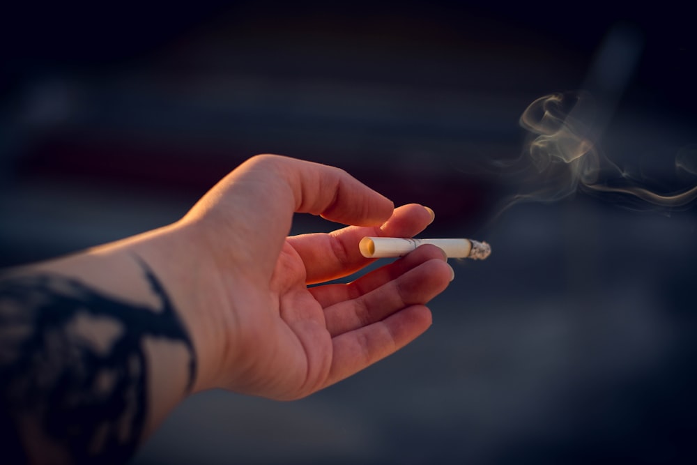 27 Cigarette Pictures Download Free Images On Unsplash