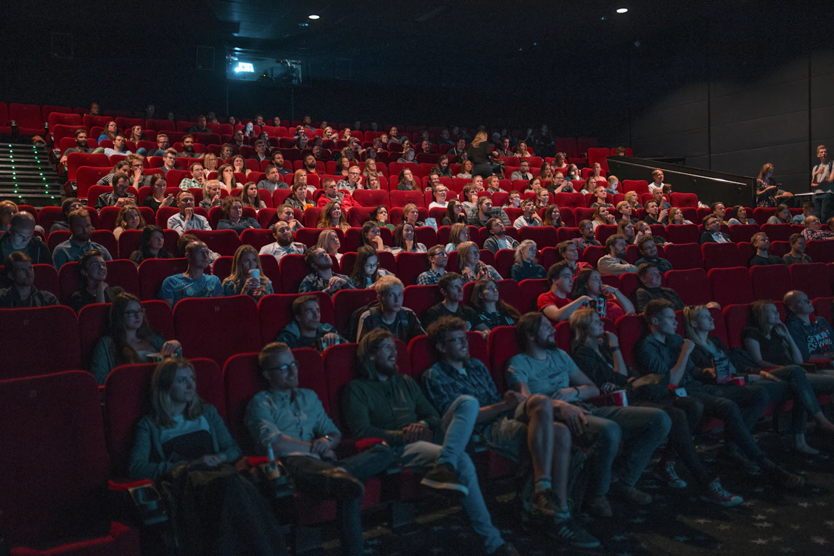 Large cinema screen with soft projection light