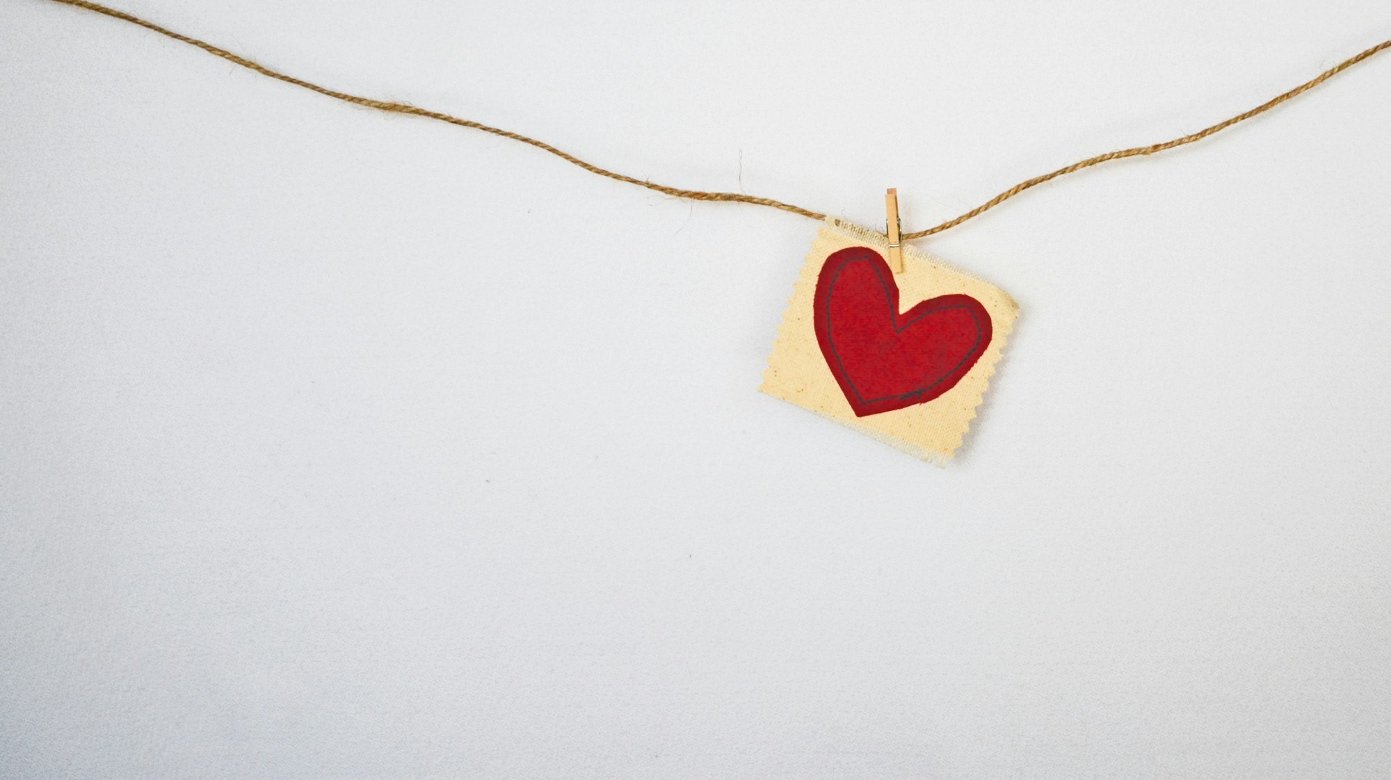 Mixing a couple of my favorite hobbies: photography and making things like cute little hearts.