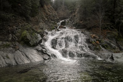 Crystal Creek Falls - Desde Parking, United States