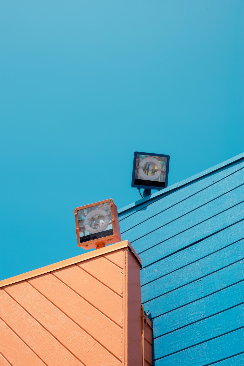 black and brown light during daytime