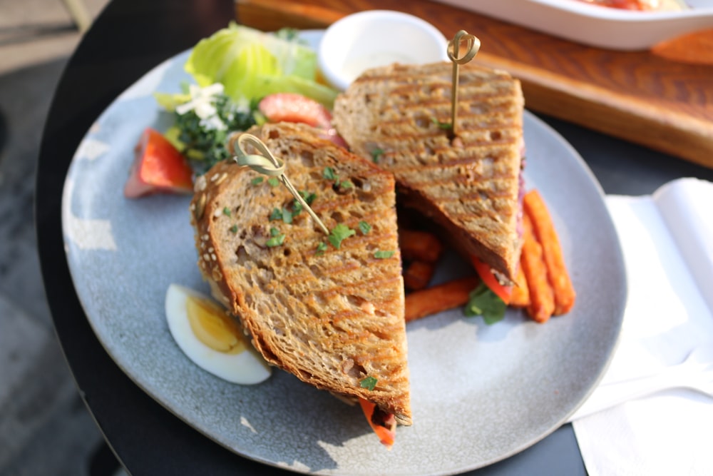 sliced sandwich with egg on plate