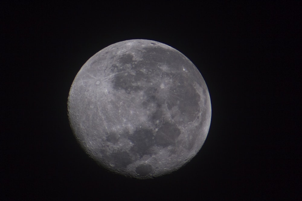 달의 근접 촬영 사진