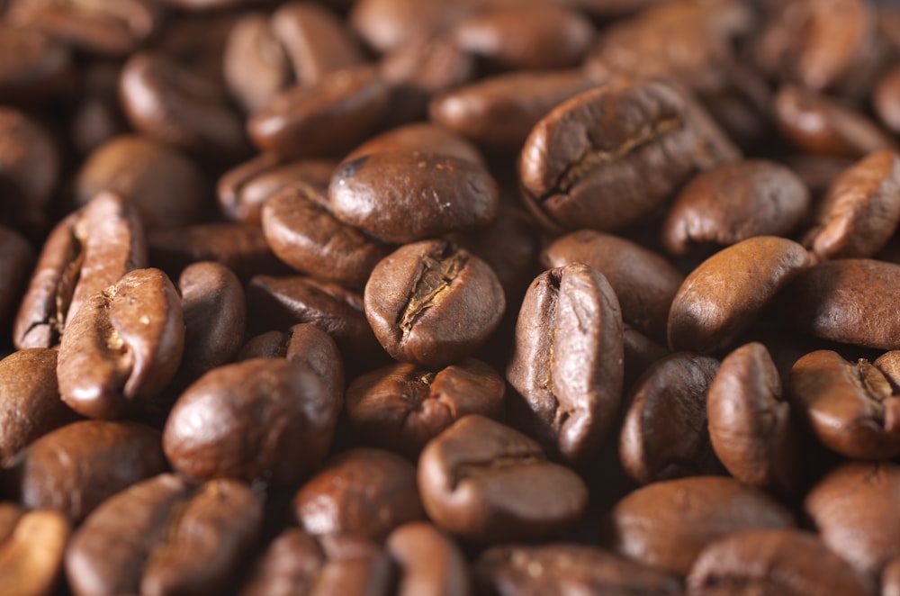 granos de café marrón