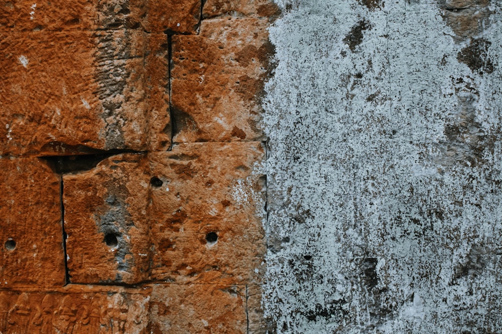 mur de briques brunes