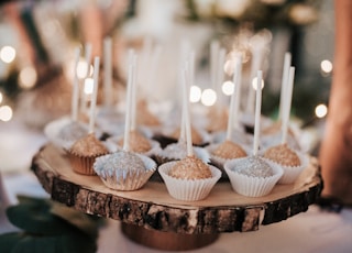 cupcakes on brown log tray